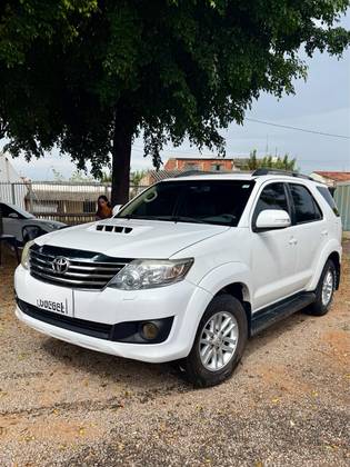 TOYOTA HILUX SW4 3.0 SRV 4X4 7 LUGARES 16V TURBO INTERCOOLER DIESEL 4P AUTOMÁTICO TOYOTA HILUX SW4 3.0 SRV 4X4 7 LUGARES 16V TURBO INTERCOOLER DIESEL 4P AUTOMÁTICO